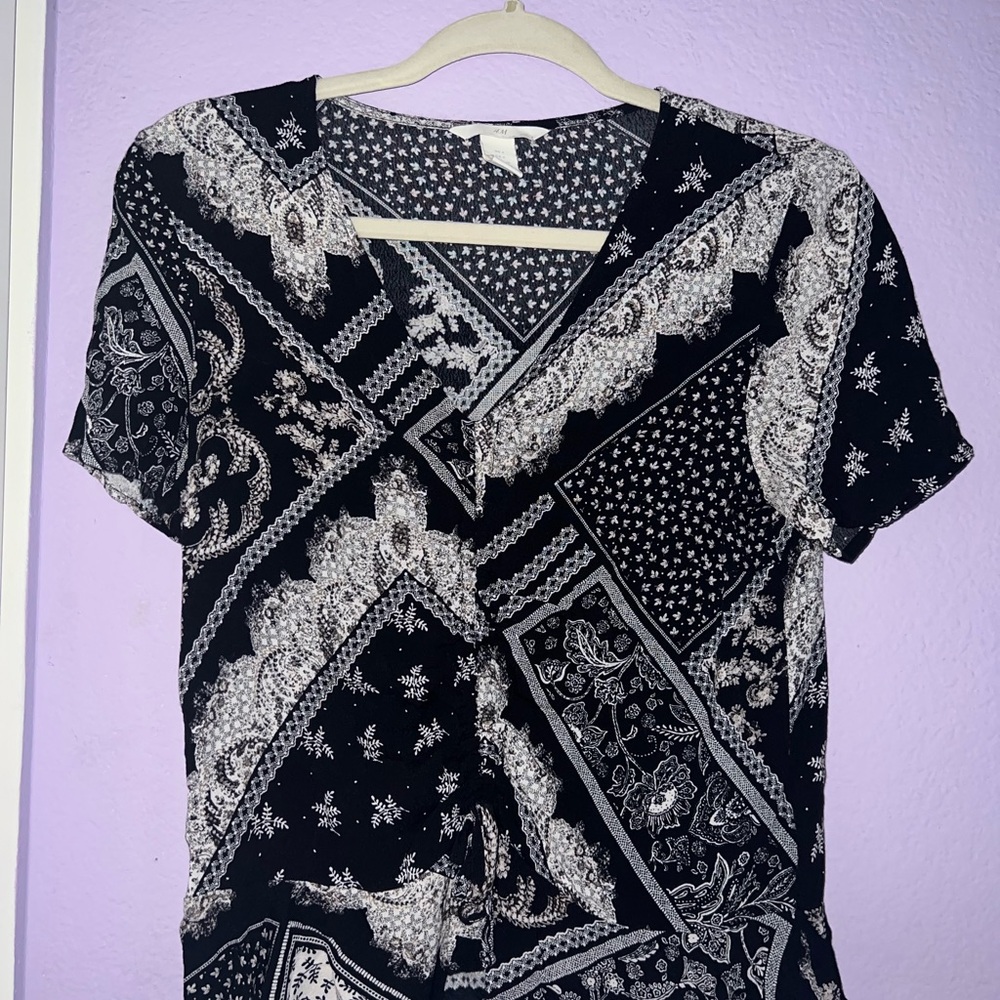 H&M Black and White Patterned Blouse